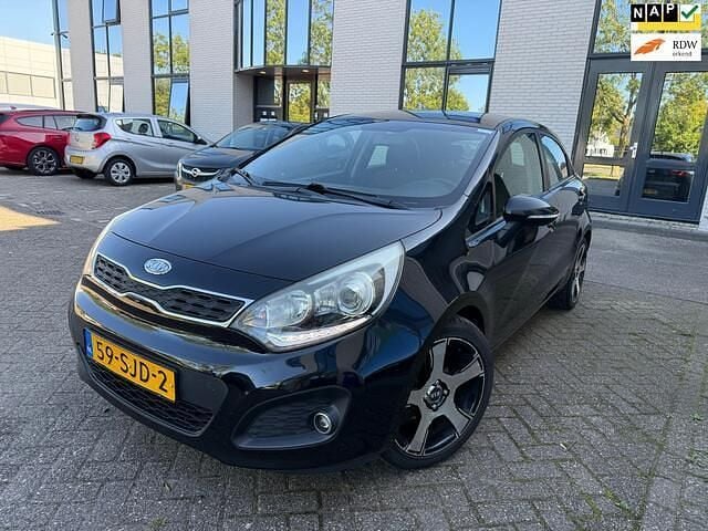 Zwart Gebruikt 2011 Kia Rio 2 Hatchback | € 3.950 (Eerlijke prijs) - Afbeelding 1/4