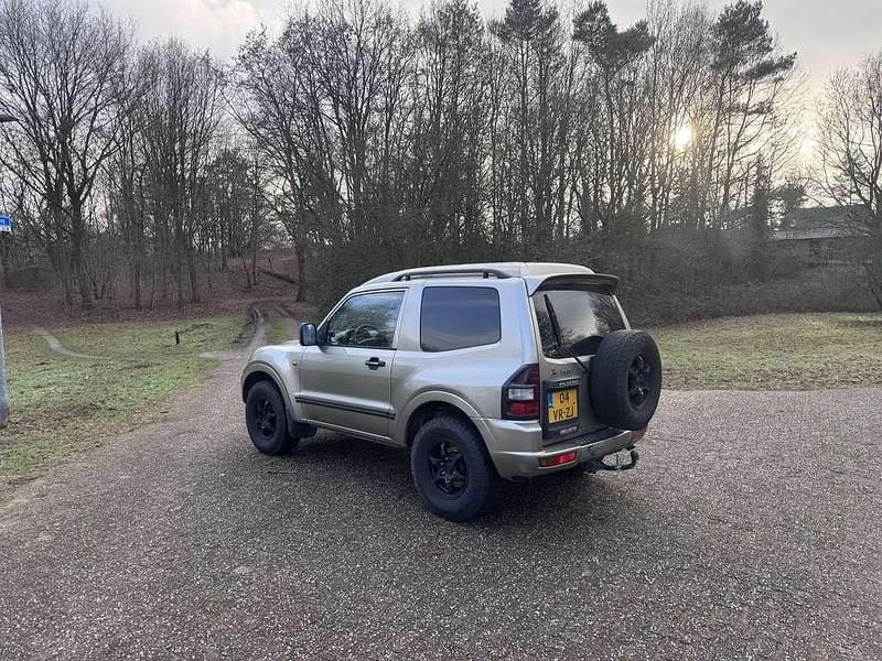 Beige Occasion 2000 Mitsubishi Pajero SUV | € 5.495 (Duur) - Afbeelding 1/4