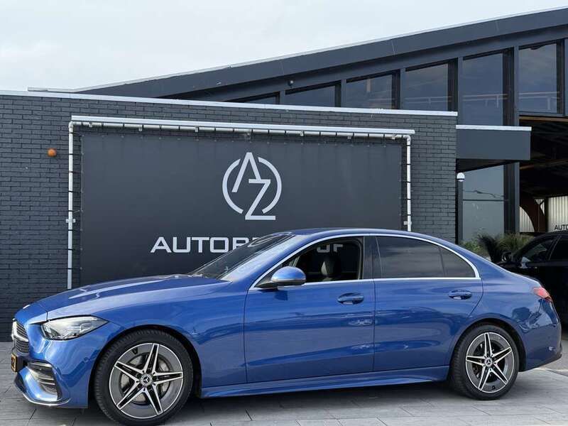 Blauw Gebruikt 2022 Mercedes C220 AMG line Sedan | € 42.950 (Goede deal) - Afbeelding 1/4