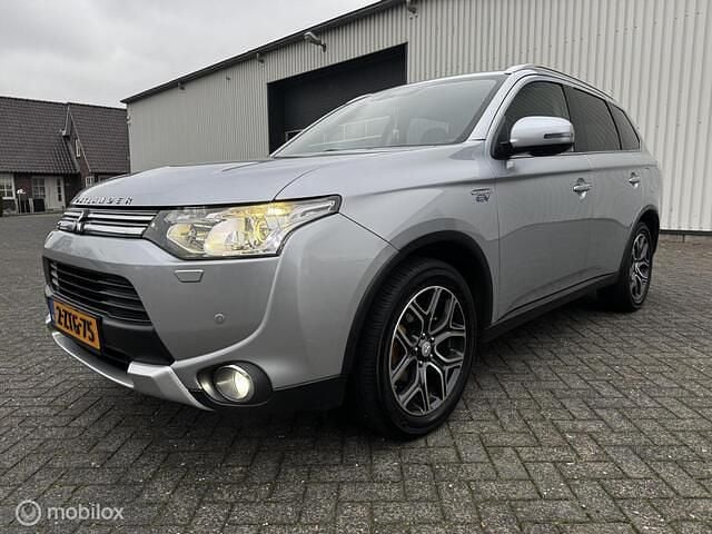 Grijs Occasion 2015 Mitsubishi Outlander Edition SUV | € 8.450 (Eerlijke prijs) - Afbeelding 1/4