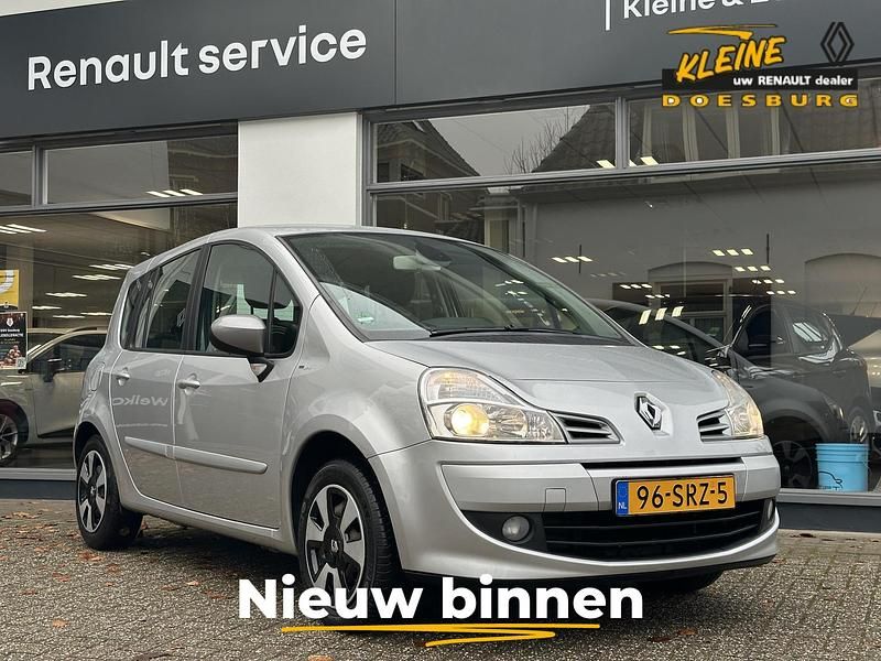 Gris platine Gebruikt 2011 Renault Grand Modus Night&Day MPV | € 6.500 (Eerlijke prijs) - Afbeelding 1/4