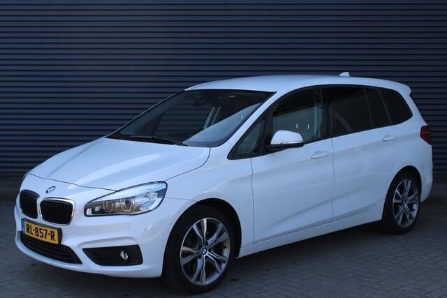 Wit Gebruikt 2018 BMW 218 Executive Stationwagen | € 14.895 (Super prijs) - Afbeelding 1/4
