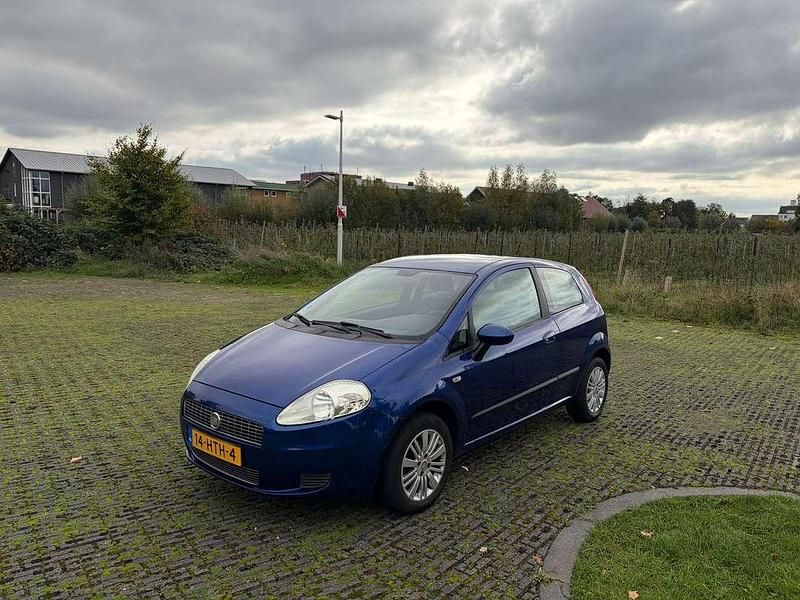 Blauw Gebruikt 2009 Fiat Punto Lusso Hatchback | € 1.799 (Goede deal) - Afbeelding 1/4