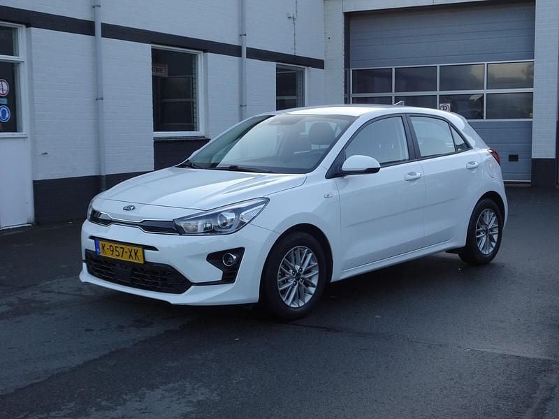 Wit Gebruikt 2021 Kia Rio Hatchback | € 15.900 (Eerlijke prijs) - Afbeelding 1/4