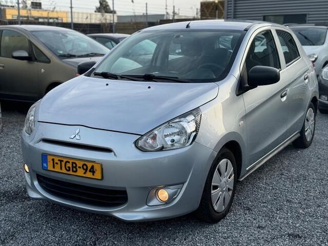 Grijs Gebruikt 2014 Mitsubishi Space Star Inform Hatchback | € 2.950 - Afbeelding 1/4