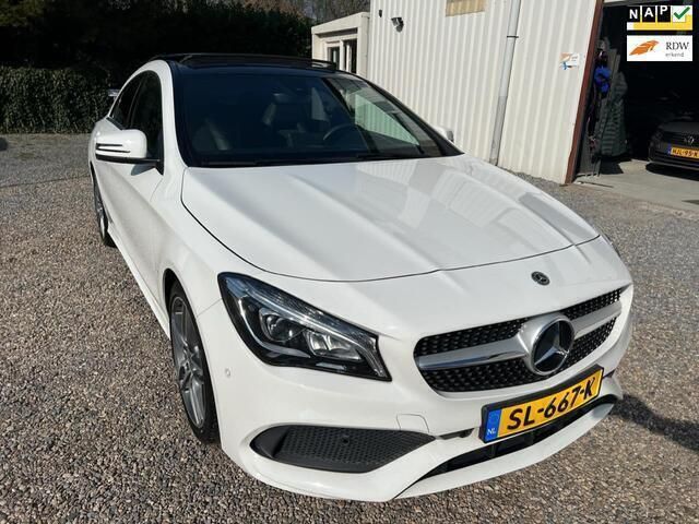 Wit, metallic lak Gebruikt 2018 Mercedes CLA180 AMG Sedan | € 18.999 (Eerlijke prijs) - Afbeelding 1/4