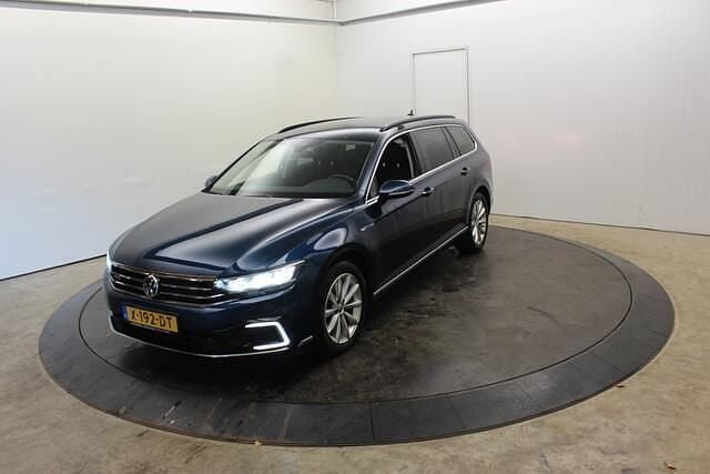 Blauw Gebruikt 2020 VW Passat Business Stationwagen | € 22.940 (Goede deal) - Afbeelding 1/4