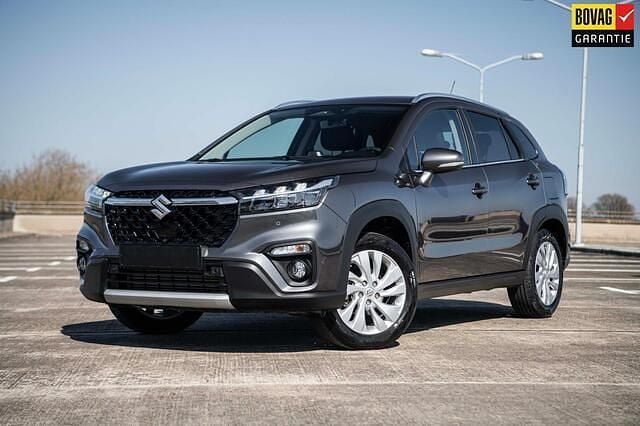 Grijs Gebruikt 2024 Suzuki SX4 S-Cross SUV | € 27.435 (Eerlijke prijs) - Afbeelding 1/4