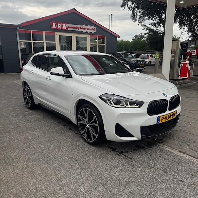 Wit Gebruikt 2022 BMW X2 M Sport SUV | € 32.950 (Eerlijke prijs) - Afbeelding 1/4