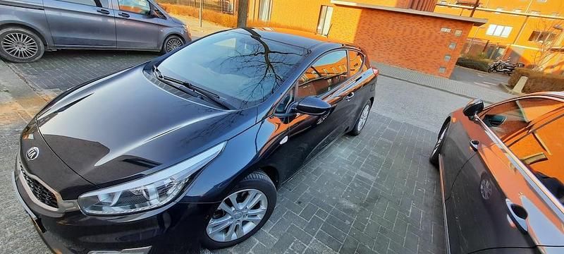 Occasion Kia ProCeed Comfort 2016 Zwart (metallic) Hatchback