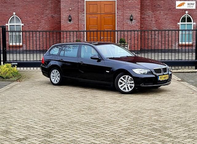Zwart Occasion 2008 BMW 320 Executive Stationwagen | € 4.199 (Goede deal) - Afbeelding 1/4