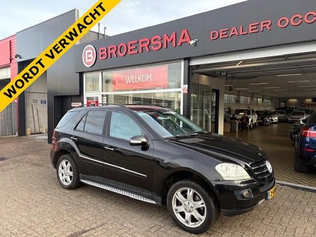 Zwart Gebruikt 2006 Mercedes 500 SUV | € 12.000 (Eerlijke prijs) - Afbeelding 1/4