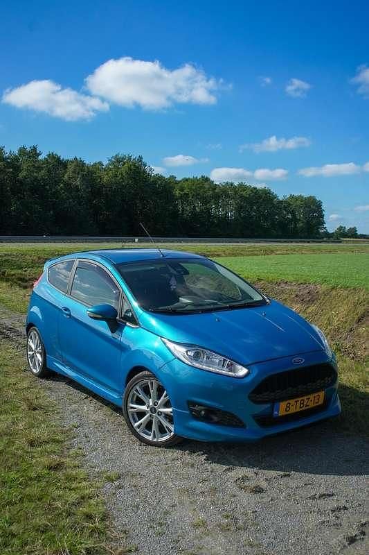 Blauw Gebruikt 2014 Ford Fiesta Sport Hatchback | € 4.950 (Goede deal) - Afbeelding 1/4