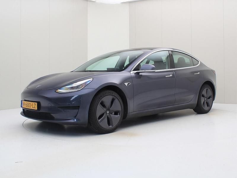 Grijs Gebruikt 2020 Tesla Model 3 Standard Range Sedan | € 19.999 (Goede deal) - Afbeelding 1/4