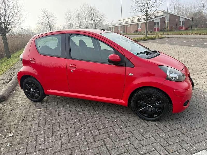 Occasion Toyota Aygo Comfort 68 PK (50 kW) 2010 Rood Hatchback