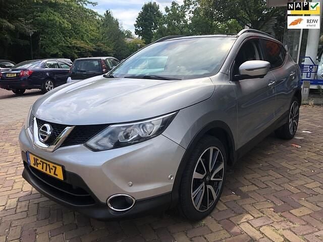 Grijs Gebruikt 2015 Nissan Qashqai Tekna SUV | € 9.750 (Eerlijke prijs) - Afbeelding 1/4