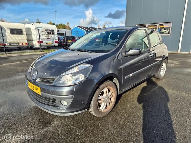 Grijs Gebruikt 2005 Renault Clio II Hatchback | € 999 (Goede deal) - Afbeelding 1/4