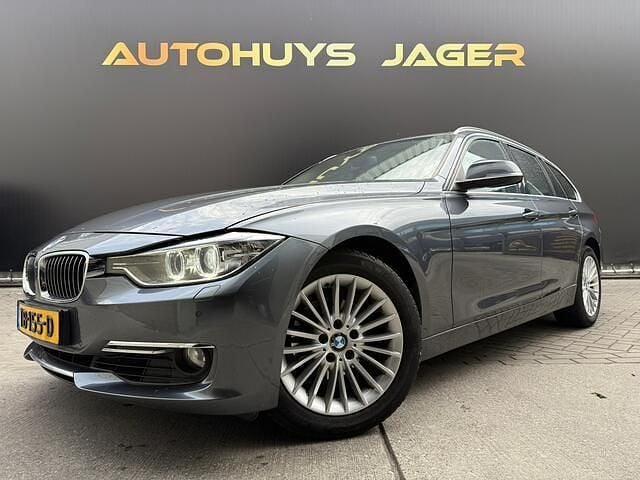 Grijs, metallic lak Occasion 2014 BMW 320 Executive Stationwagen | € 9.950 (Goede deal) - Afbeelding 1/4