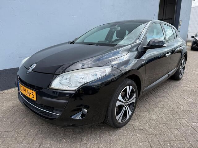 Zwart, metallic lak Gebruikt 2011 Renault Mégane III Bose Edition Hatchback | € 5.450 (Eerlijke prijs) - Afbeelding 1/4