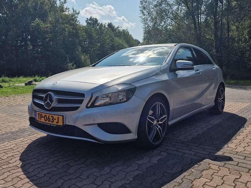 Zilver Gebruikt 2012 Mercedes A180 Ambition Hatchback | € 9.750 (Eerlijke prijs) - Afbeelding 1/4