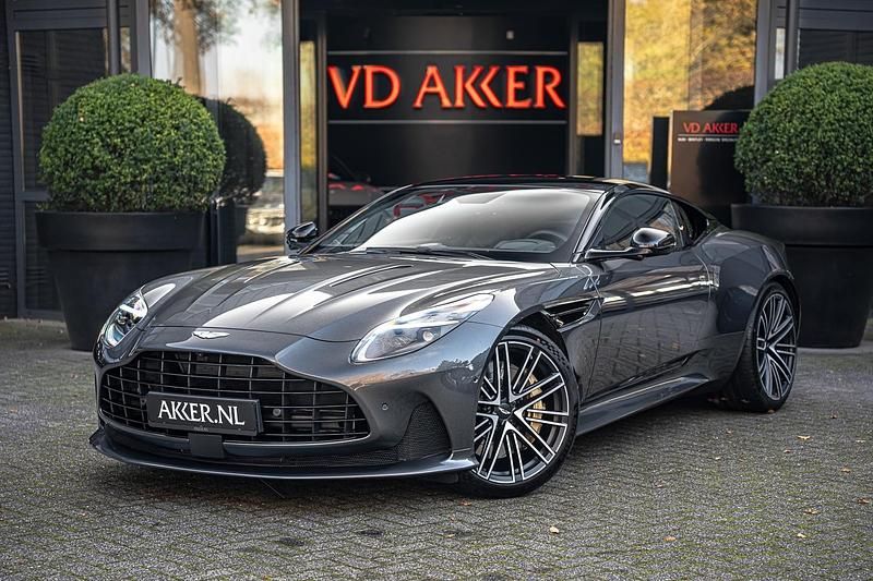 Grijs Gebruikt 2025 Aston Martin DB12 Coupé | € 329.950 (Eerlijke prijs) - Afbeelding 1/4