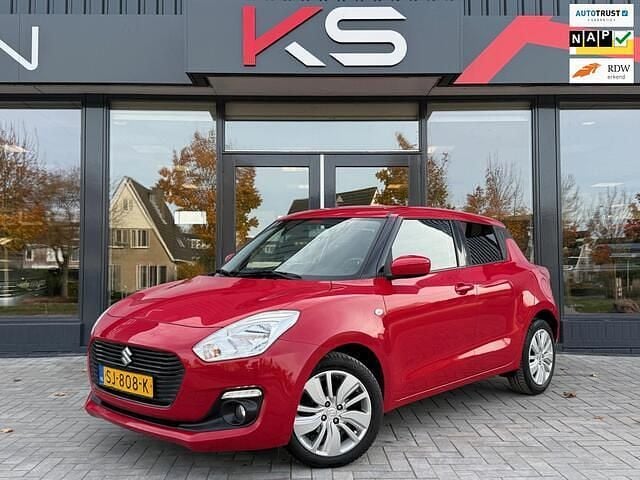 Rood Gebruikt 2018 Suzuki Swift Hatchback | € 10.950 (Super prijs) - Afbeelding 1/4