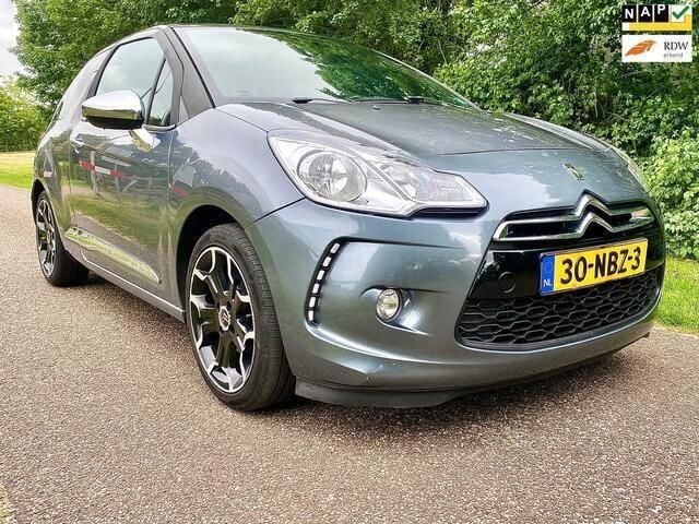 Grijs, metallic lak Gebruikt 2010 Citroën DS3 So Chic Hatchback | € 3.899 (Eerlijke prijs) - Afbeelding 1/4