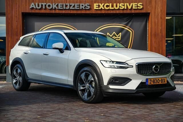 Wit Gebruikt 2021 Volvo V60 CC Pro Stationwagen | € 35.900 (Super prijs) - Afbeelding 1/4