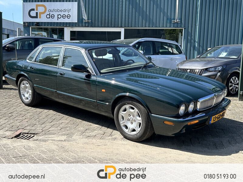 Groen, metallic lak Gebruikt 2000 Jaguar XJ Sovereign Sedan | € 19.950 - Afbeelding 1/3