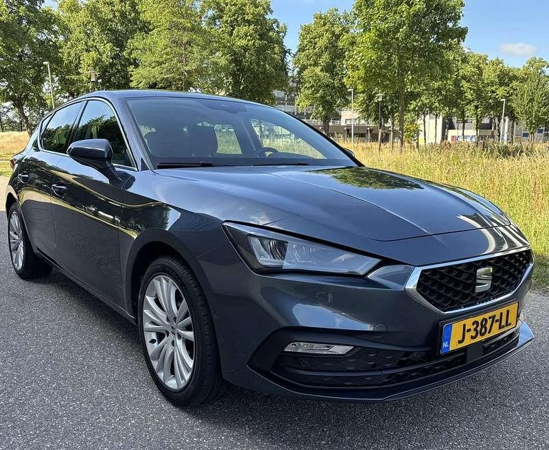Grijs Gebruikt 2020 Seat Leon Stationwagen | € 12.625 (Eerlijke prijs) - Afbeelding 1/4