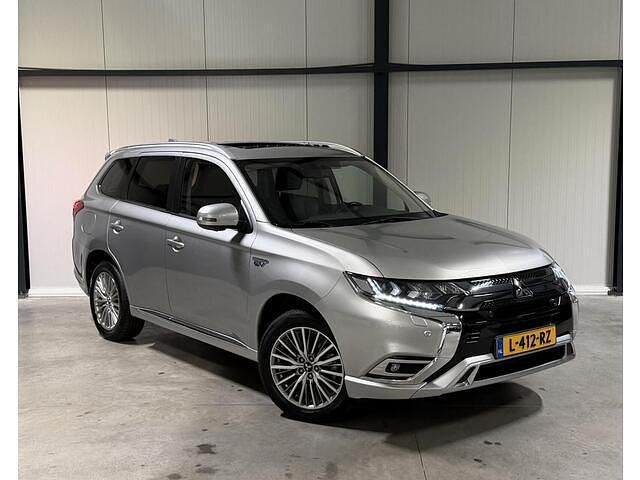 Occasion Mitsubishi Outlander Intense+ 225 PK (165 kW) 2021 Grijs SUV