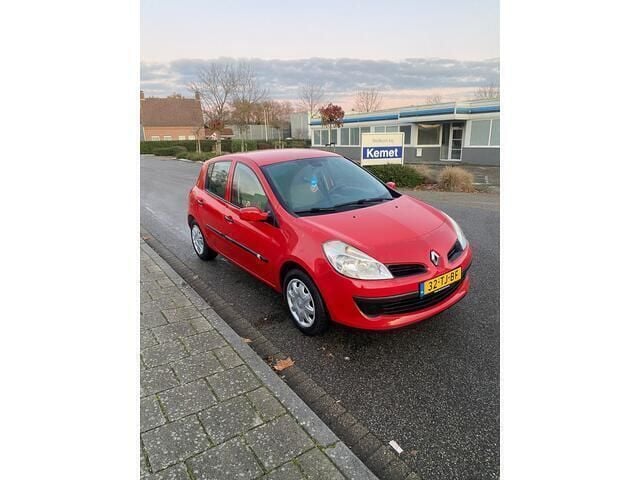 Occasion Renault Clio II Expression 68 PK (50 kW) 2006 Rood Hatchback