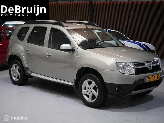 Grijs Occasion 2011 Dacia Duster Lauréate SUV | € 3.950 (Eerlijke prijs) - Afbeelding 1/4
