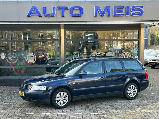 Blauw Occasion 1999 VW Passat Trendline Stationwagen | € 1.095 (Eerlijke prijs) - Afbeelding 1/4