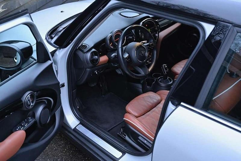 Occasion Mini Cooper Business 136 PK (100 kW) 2022 Wit Hatchback