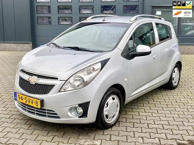 Grijs Gebruikt 2011 Chevrolet Spark LT Hatchback | € 1.999 (Eerlijke prijs) - Afbeelding 1/4