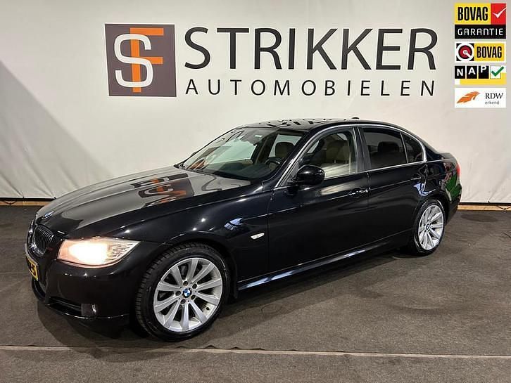 Zwart Occasion 2009 BMW 318 Sedan | € 5.999 (Eerlijke prijs) - Afbeelding 1/4
