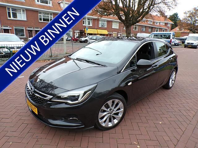 Zwart Gebruikt 2016 Opel Astra Edition Hatchback | € 9.944 (Goede deal) - Afbeelding 1/4