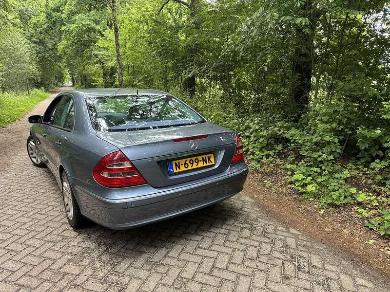 Blauw Gebruikt 2004 Mercedes E320 Avantgarde Sedan | € 8.500 (Duur) - Afbeelding 1/4