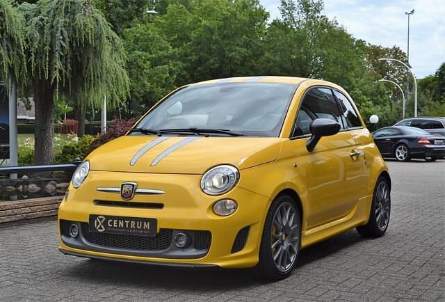 Occasion Abarth 695 181 PK (133 kW) 2011 Geel Hatchback