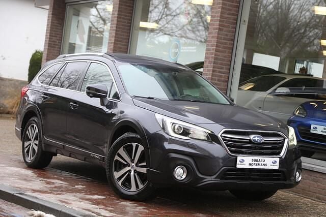 Grijs (metallic) Occasion 2018 Subaru Outback Premium Stationwagen | € 28.950 (Eerlijke prijs) - Afbeelding 1/4