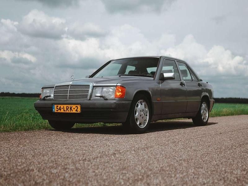 Grijs Gebruikt 1993 Mercedes 190 Sedan | € 11.750 - Afbeelding 1/4