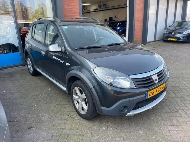Grijs Gebruikt 2010 Dacia Sandero Stepway Hatchback | € 2.750 (Iets duurder) - Afbeelding 1/4