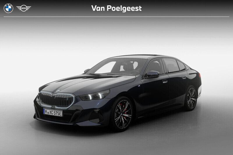 M carbonschwarz metallic (zwart metallic) Nieuw 2025 BMW i5 M Sport Sedan | € 89.896 - Afbeelding 1/4
