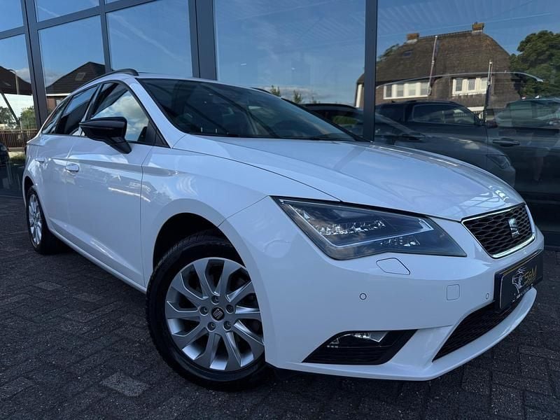 Wit Gebruikt 2016 Seat Leon Business Stationwagen | € 14.450 (Eerlijke prijs) - Afbeelding 1/4