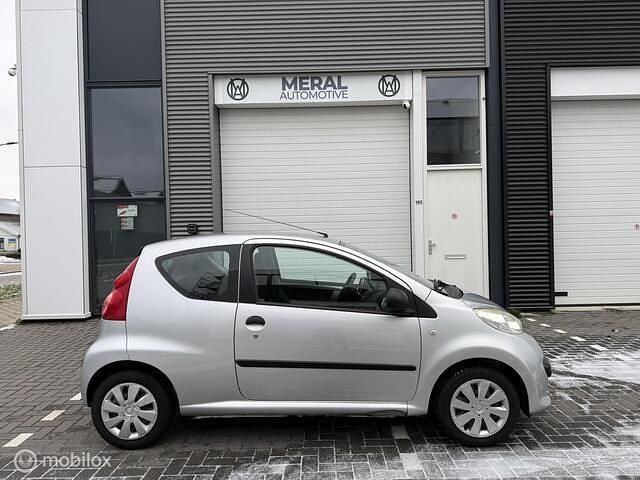 Occasion Peugeot 107 68 PK (50 kW) 2006 Grijs Hatchback