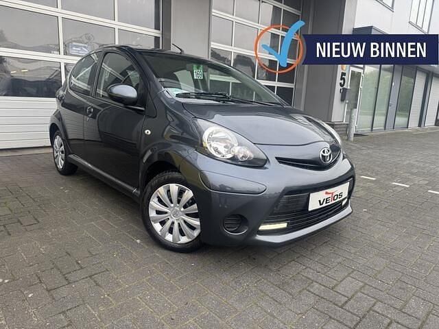 Grijs Gebruikt 2014 Toyota Aygo Hatchback | € 4.444 (Iets duurder) - Afbeelding 1/4