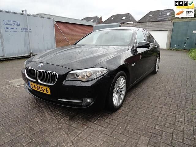 Zwart Gebruikt 2012 BMW 520 Executive Sedan | € 8.750 (Goede deal) - Afbeelding 1/4