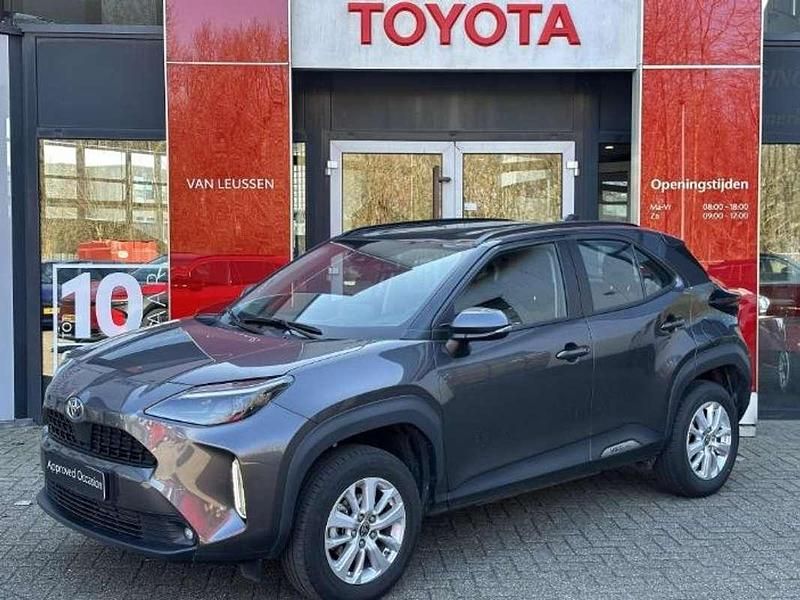 Grijs Gebruikt 2024 Toyota Yaris Cross SUV | € 27.900 (Eerlijke prijs) - Afbeelding 1/4