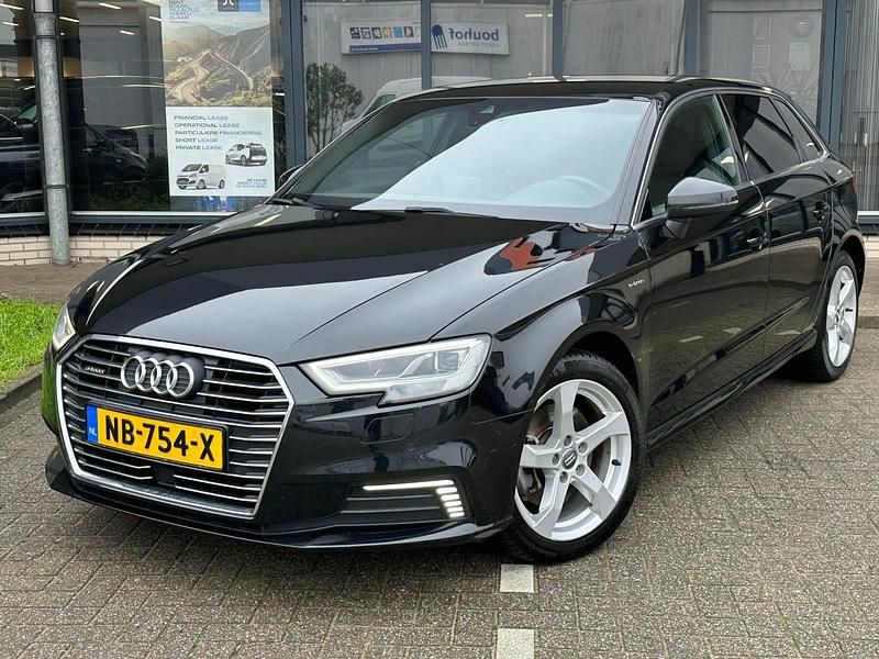 Zwart Gebruikt 2016 Audi A3 Hatchback | € 15.950 (Eerlijke prijs) - Afbeelding 1/4